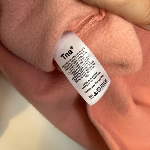 Aritzia TNA Cropped Hoodie - Picture 5 of 7